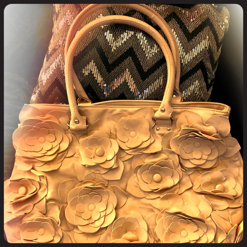 *SOLD* Steve Madden light pink flower purse